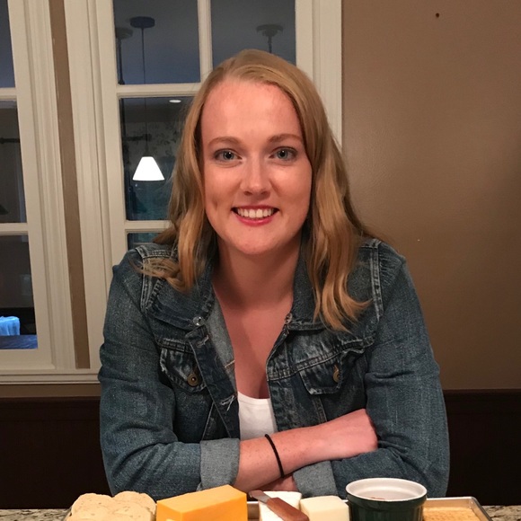 Meet your Posher, Nicole - Picture 1 of 1